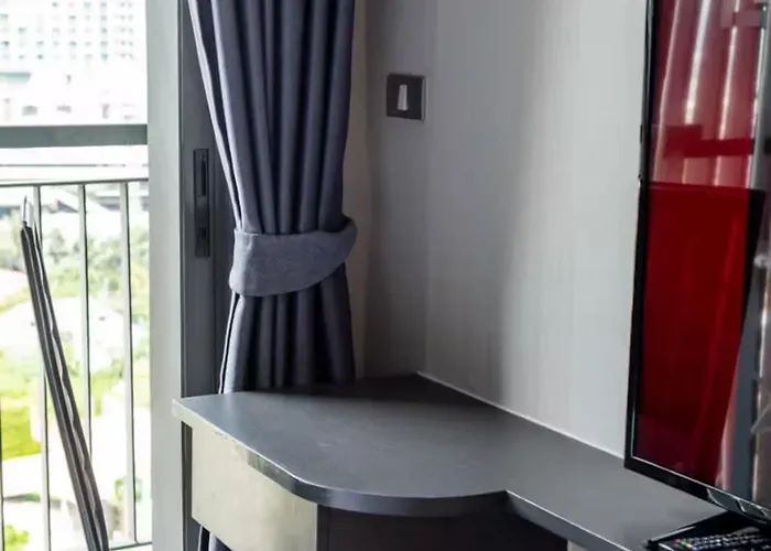 Luxurious Upscale Downtown *